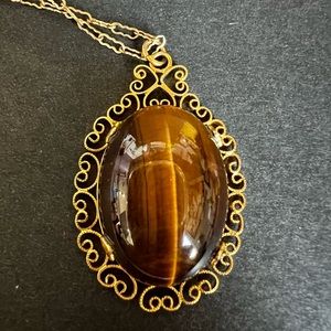 Beautiful Vintage Gold-Tone Cats-Eye Necklace